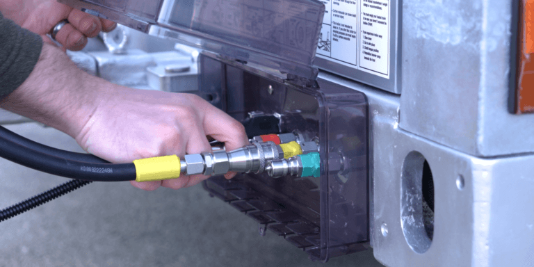 Connecting the exterior hydraulic hoses and plug to the Good Trailer.
