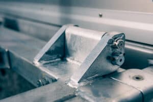 C-bracket close-up, foldable tow-bar