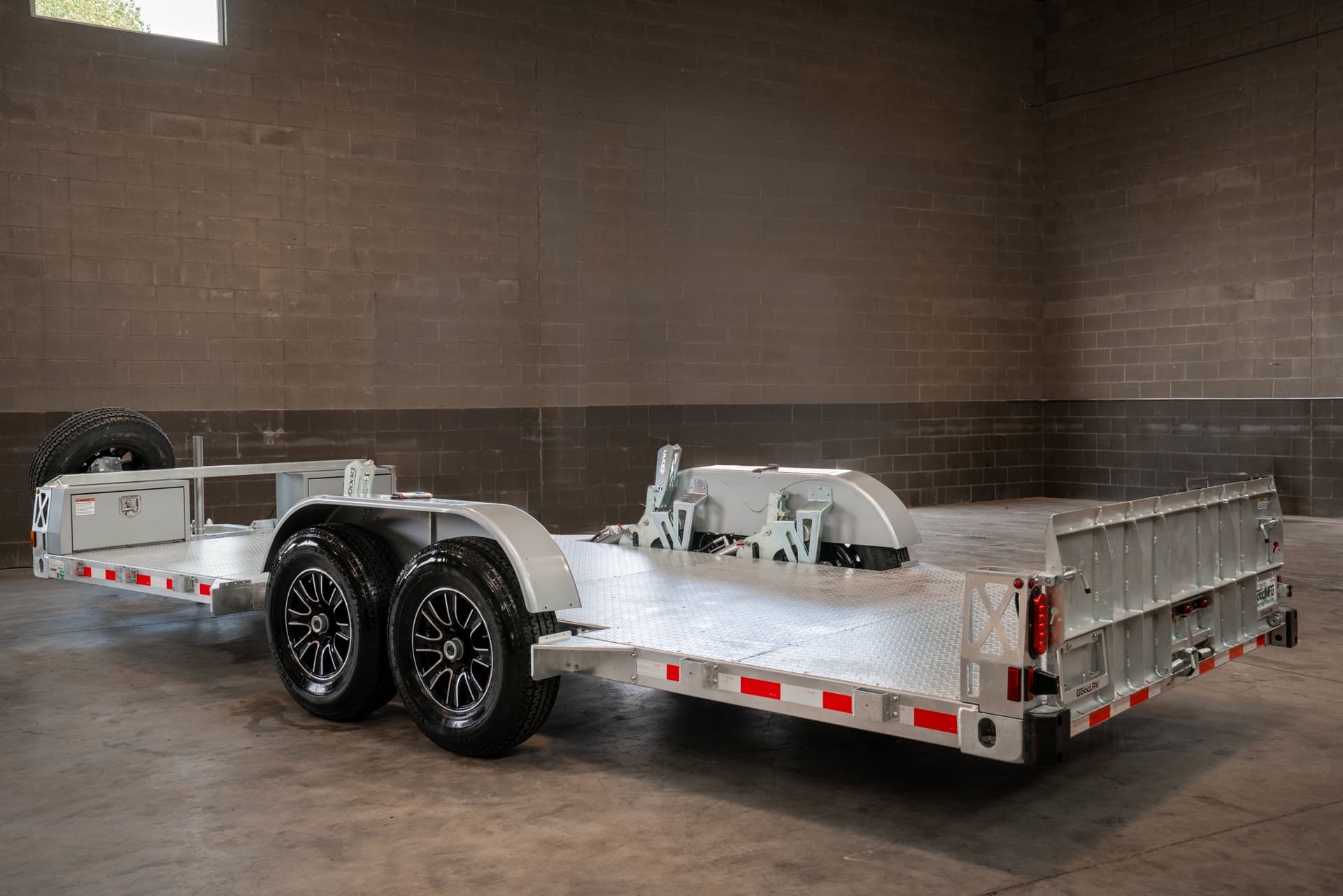 Side View 19' flatbed trailer