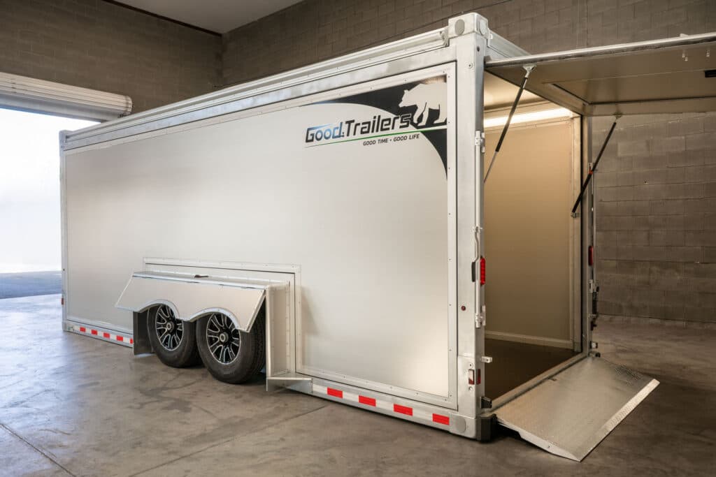 GT19HD Enclosed Heavy Duty Drop Deck Lift Panel Open