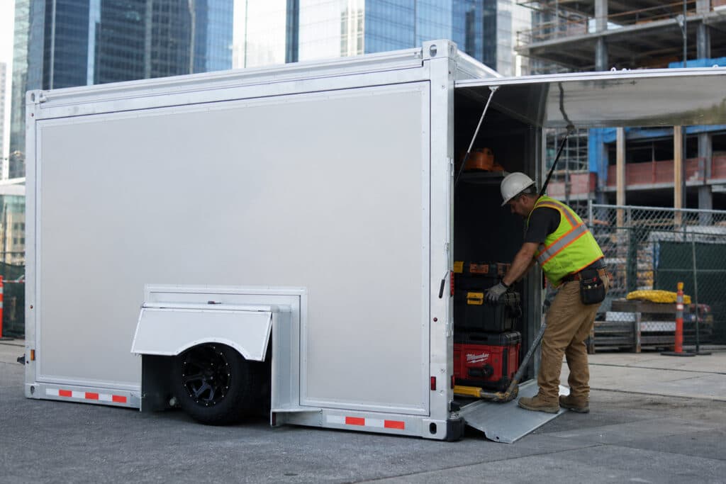 How Drop Deck Trailers Help Companies Lower Labor Costs